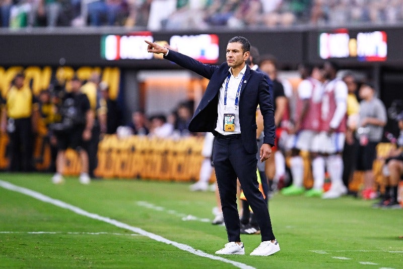 Jimmy Lozano dirigiendo a la Selección Mexicana