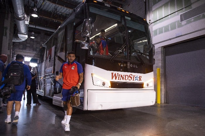 Vega llegando con las Chivas 