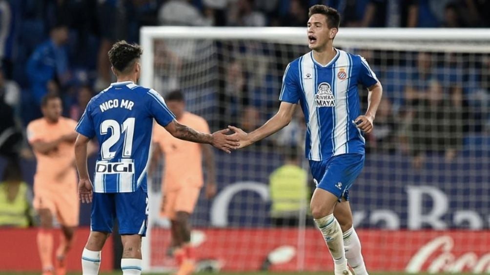 El mexicano durante un partido con el Espanyol