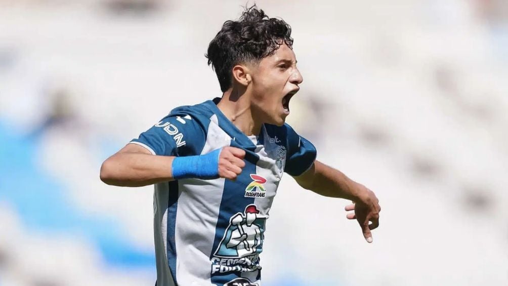 Álvarez celebra un gol con Pachuca