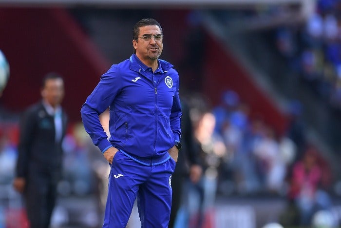 Joaquín Moreno durante un partido de Cruz Azul