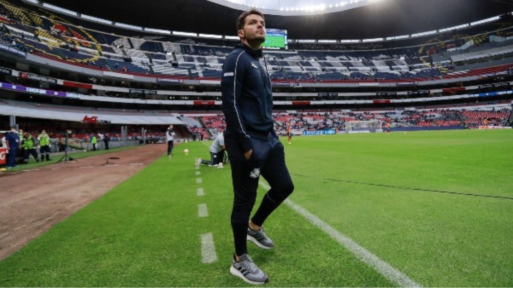 Nicolás Larcamón, técnico de León