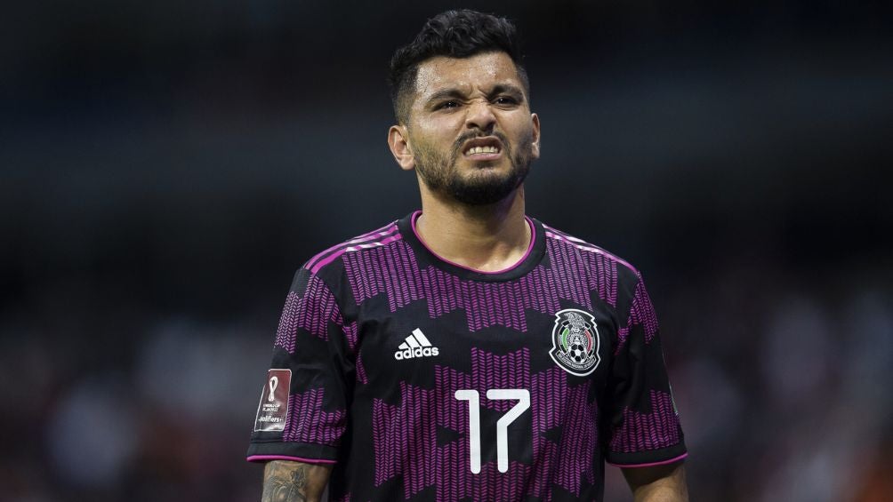 Tecatito en un partido con el Tri