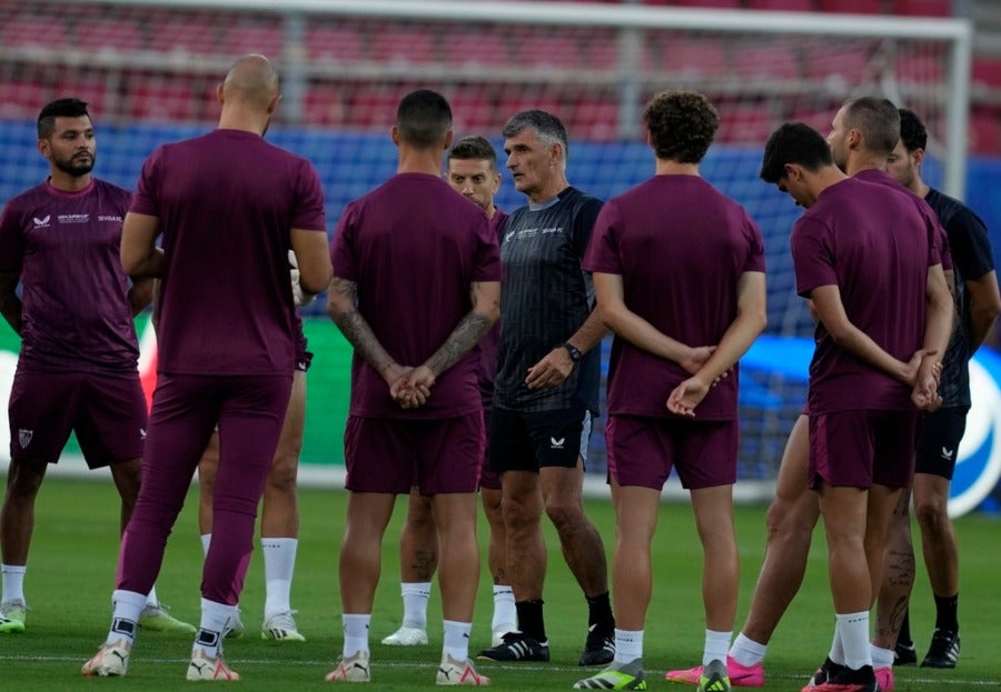 José Luis Mendilibar y Sevilla previo a la Supercopa de Europa