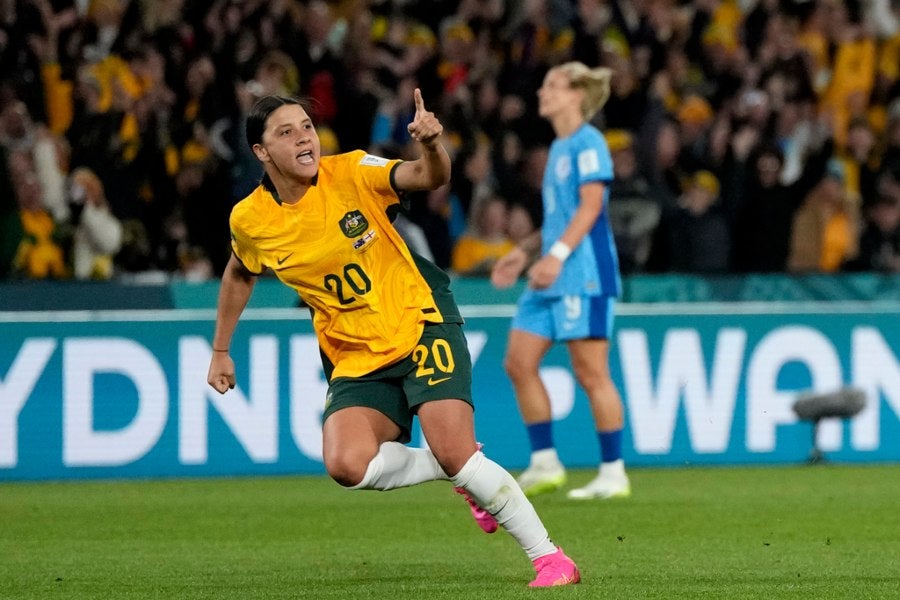 Sam Kerr festejando su gol