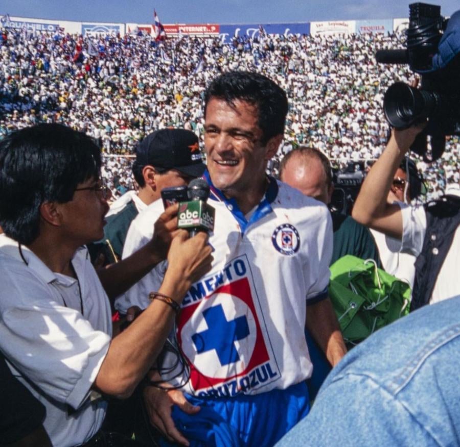 Carlos Hermosillo en su etapa como jugador