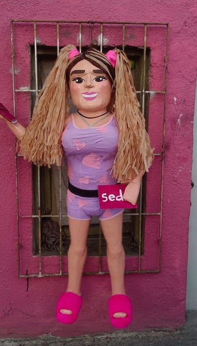 Piñata Wendy Guevara