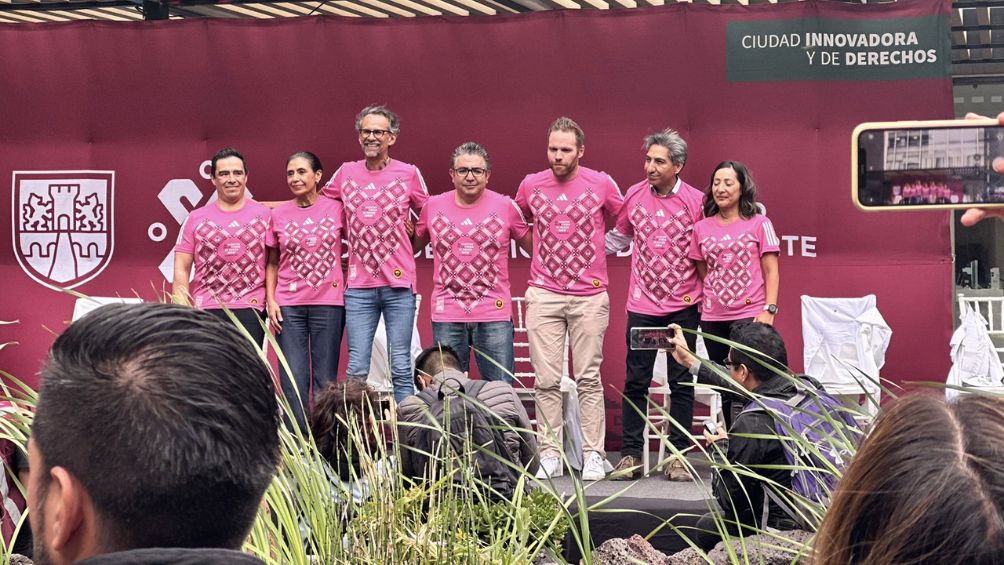 El Maratón de la Ciudad de México presentó las playeras y medallas para esta edición