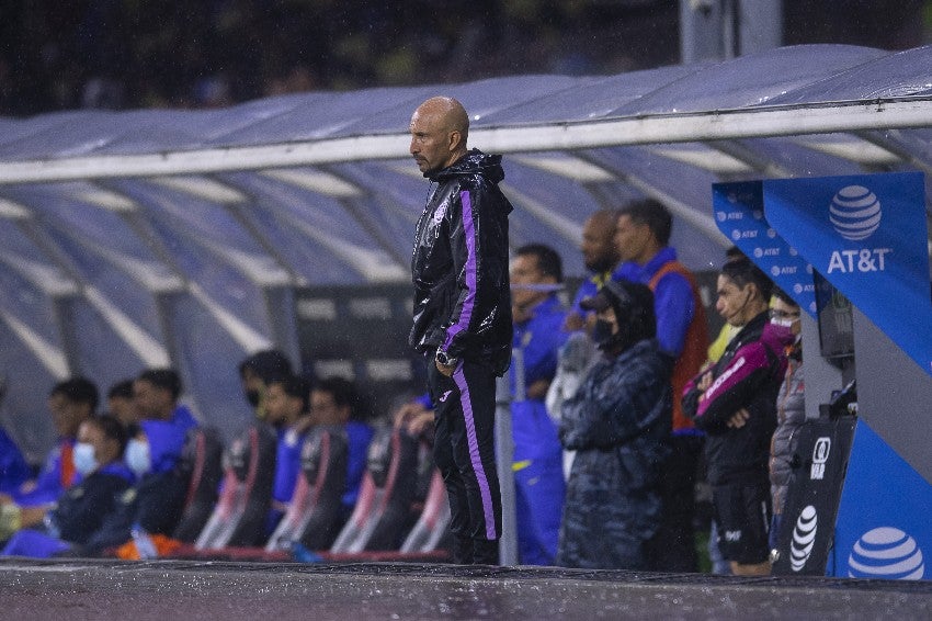 Conejo Pérez en un partido de Cruz Azul