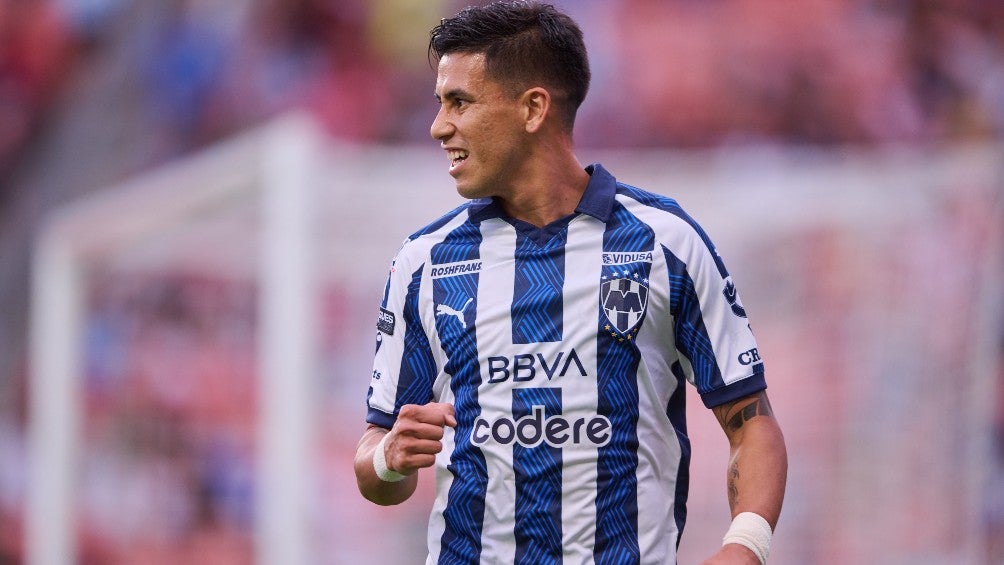 Maxi Meza en partido con Rayados