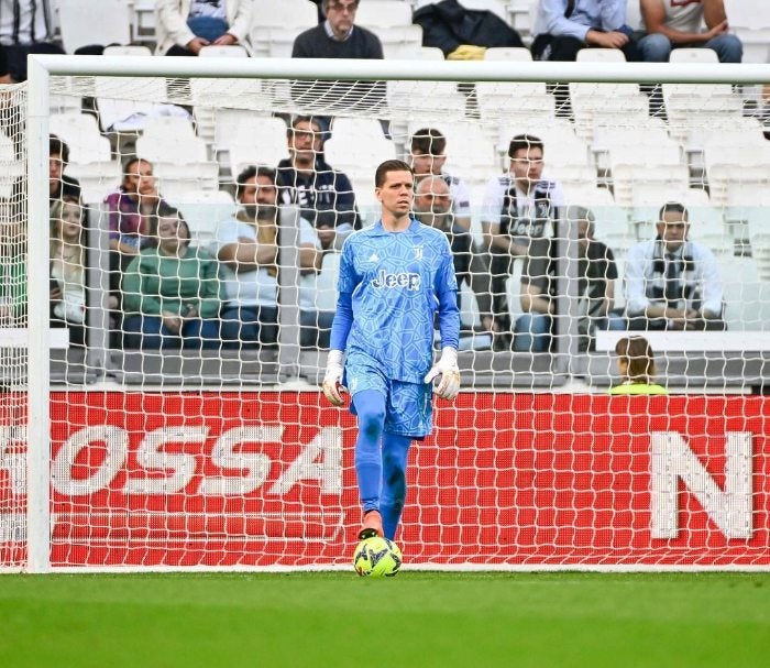 Wojciech Szcesny con la playera de la Juve 