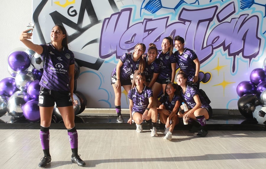 Jugadoras del Maza previo a la foto oficial