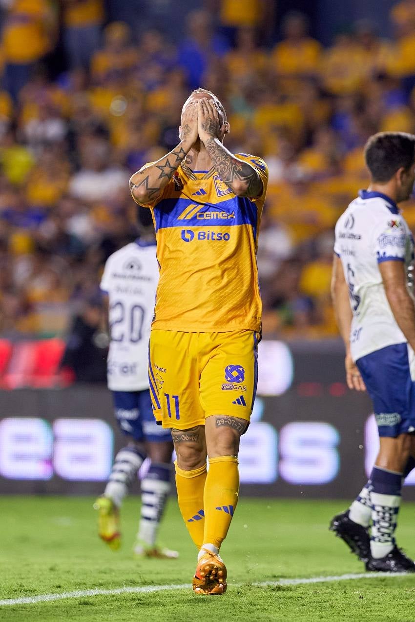 Diente López en un partido de Tigres