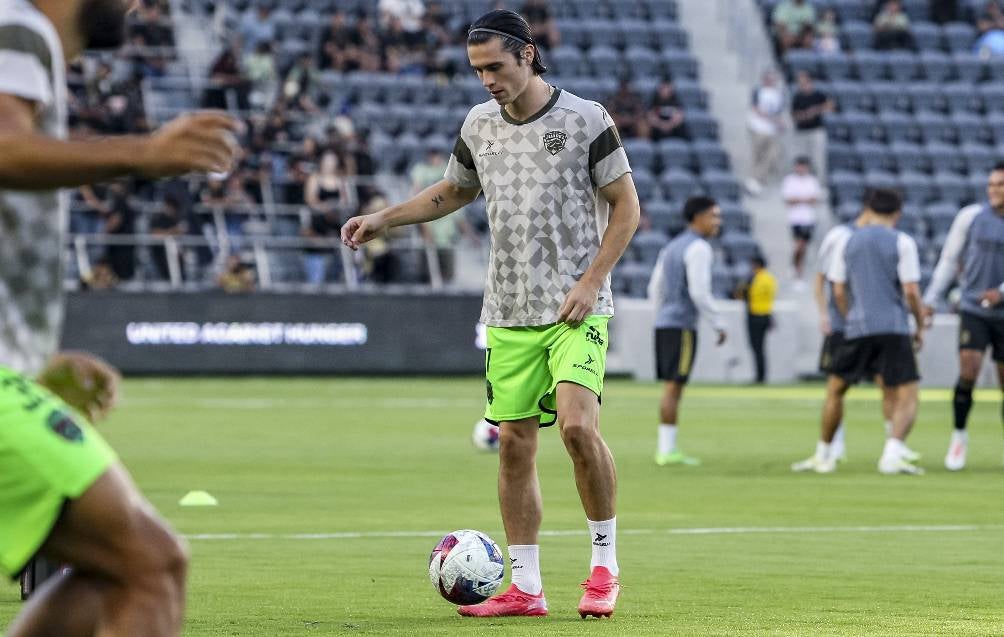 Diego Campillo calentando previo a un partido 