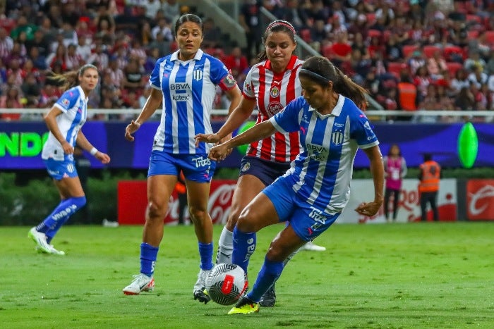 Chivas jugando contra Rayadas