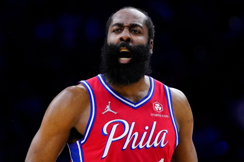 James Harden en un juego de la NBA