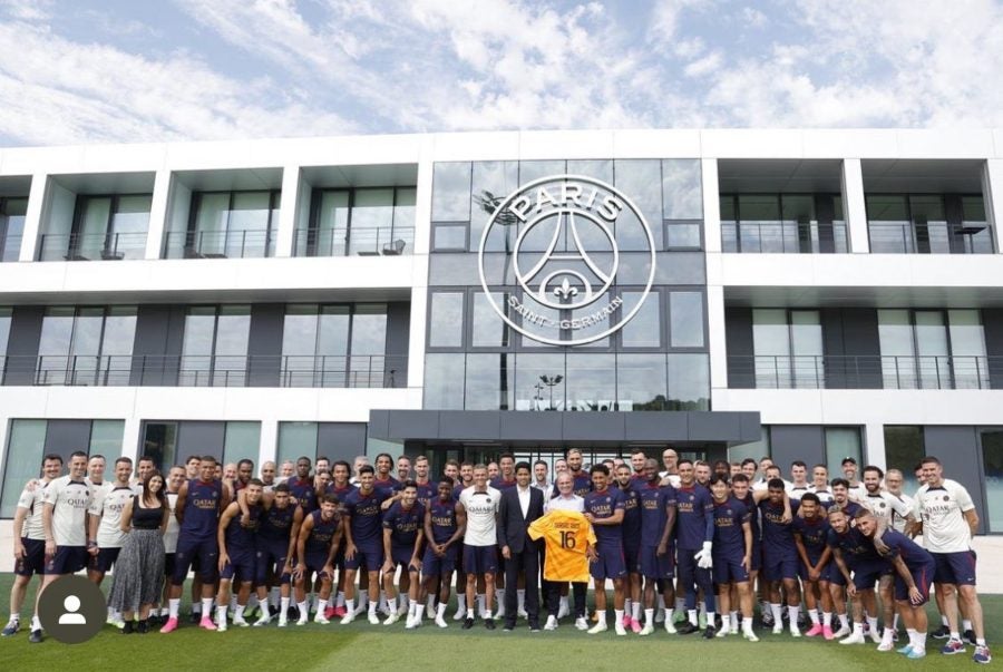 Jugadores del PSG en homenaje a Sergio Rico