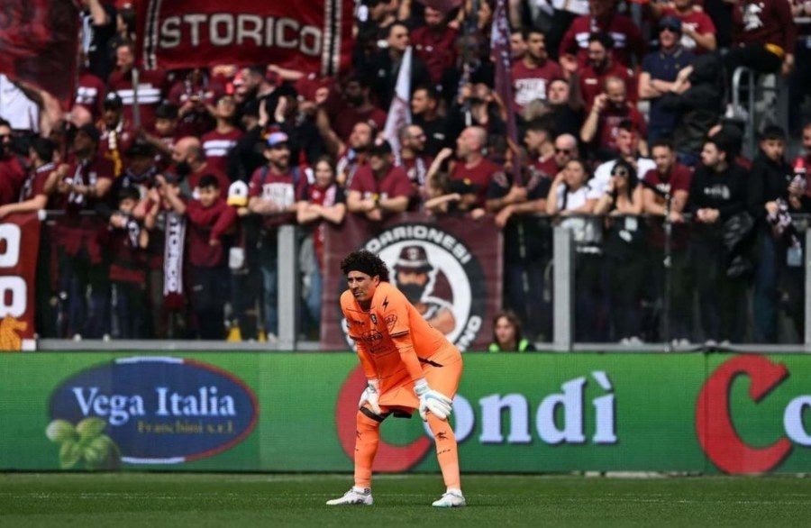 Memo Ochoa con la Salernitana