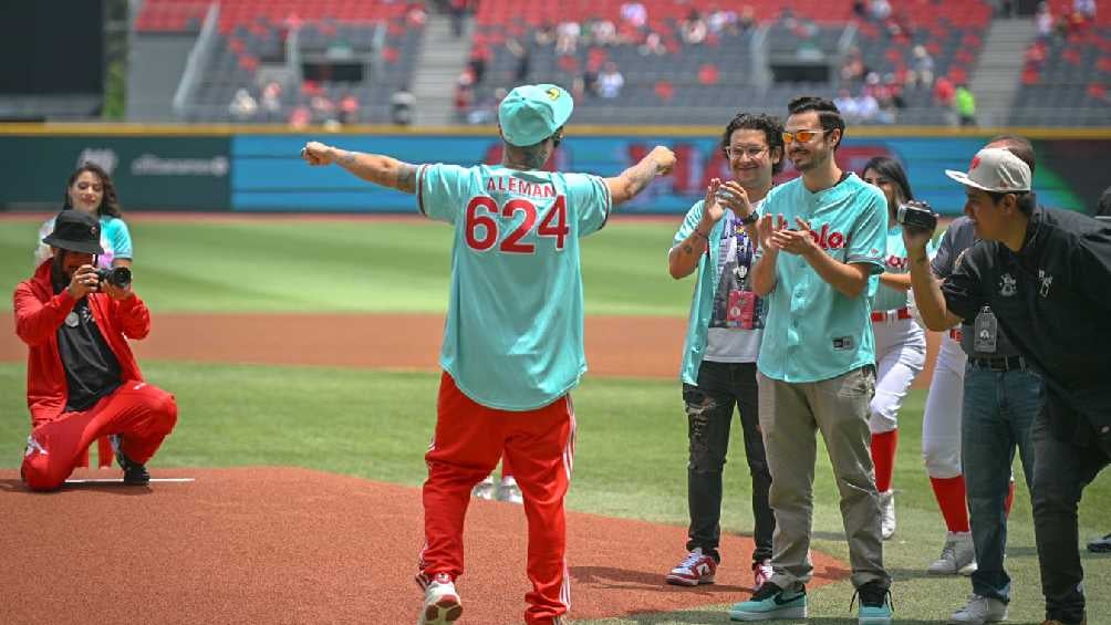 EL rapero asistió al estadio