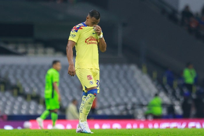 Román Martinez jugando con el América 