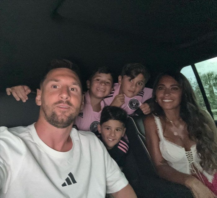 La familia apoyando a Messi 