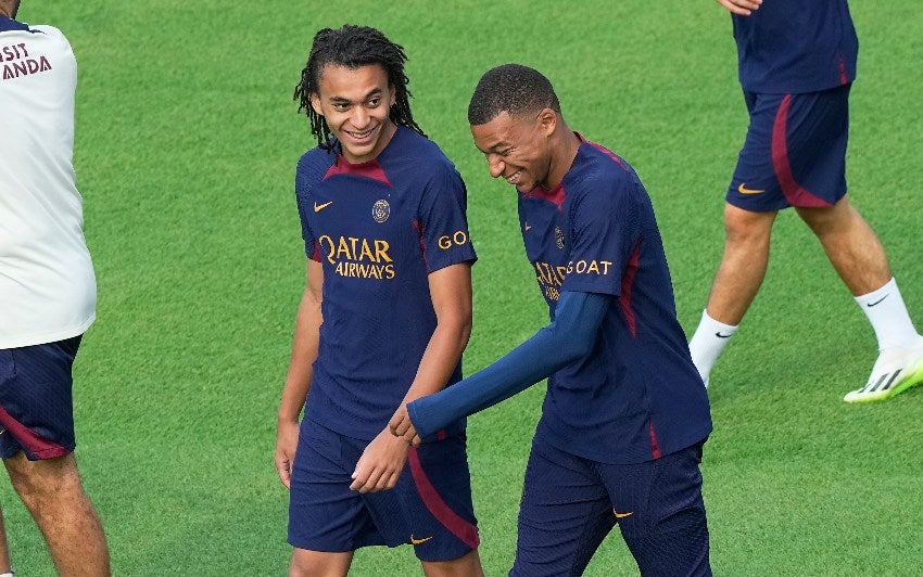 Mbappé en entrenamiento con PSG