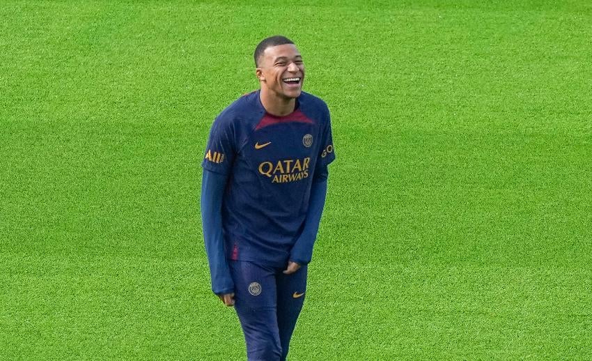 Mbappé en entrenamiento con PSG