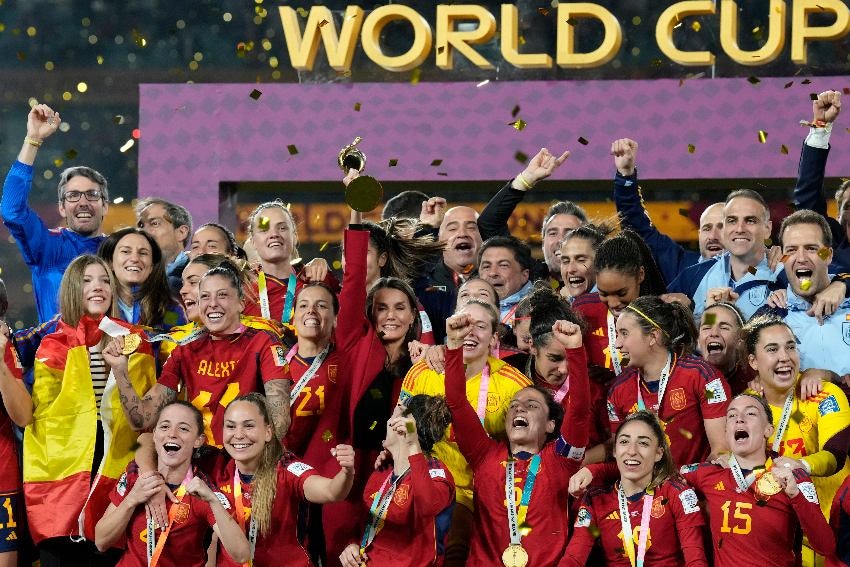 Reina Letizia celebrando el título de España en el Mundial Femenil