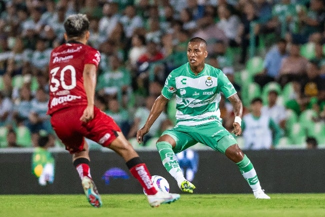 Pedro Aquino en un partido