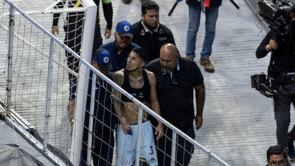 Salcedo durante su salida al vestidor celeste