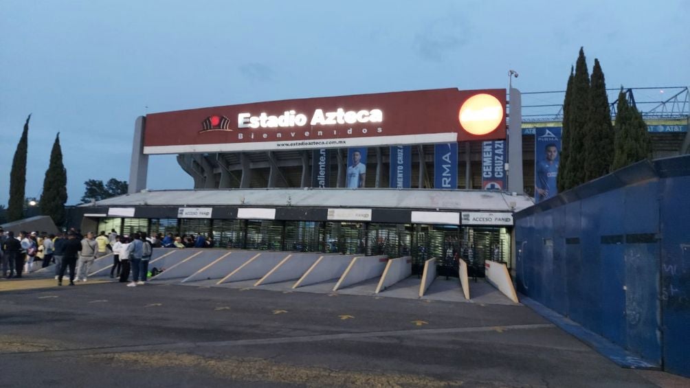 El acceso de Insurgentes del Estadio Azteca