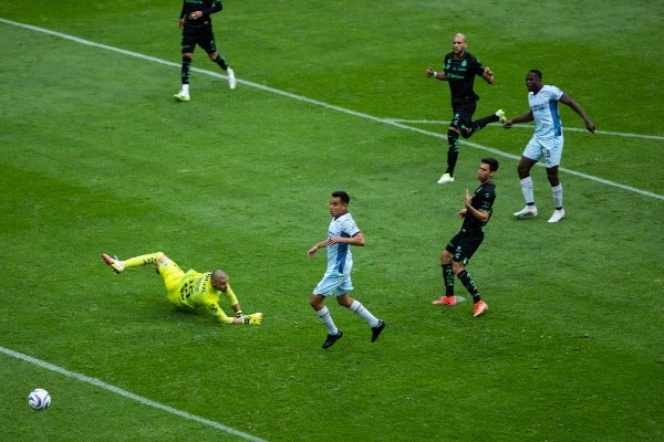 Cruz Azul enfrentando a Santos 