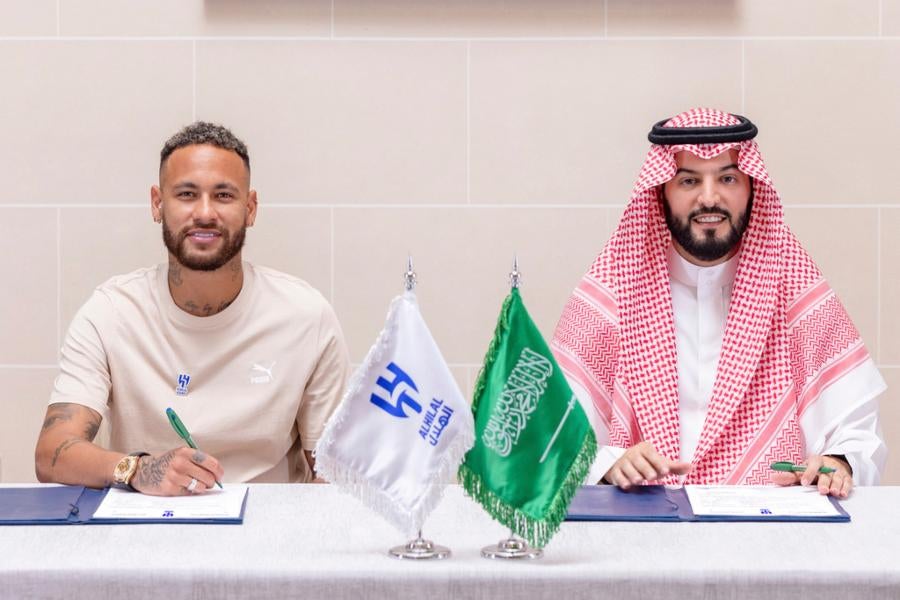 Neymar firmó dos años con el Al-Hilal