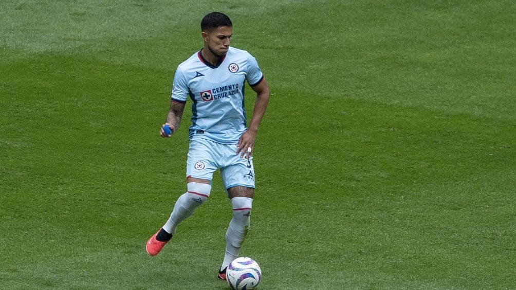 Carlos durante el partido ante Santos