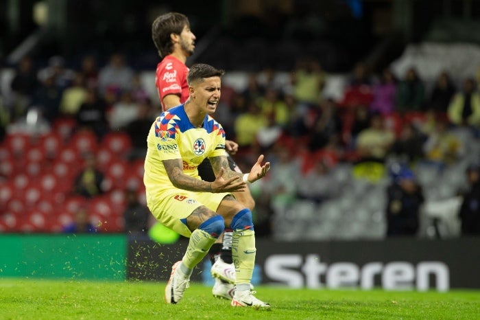 Brian Rodríguez durante el juego ante Atlas