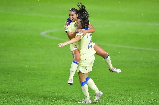 Andrea Pereira festeja el gol del triunfo