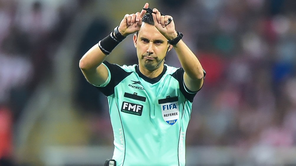 César Ramos durante un partido