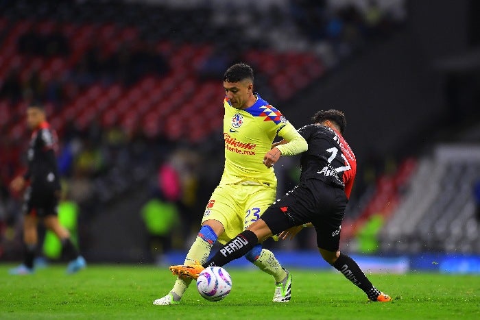 Emilio Lara jugando con el América 