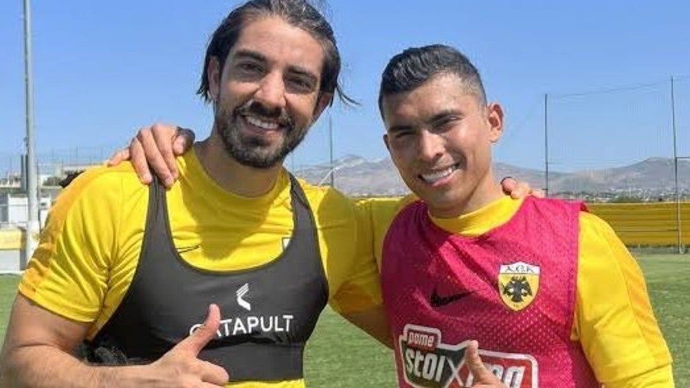 Rodolfo Pizarro junto a Orbelín Pineda 