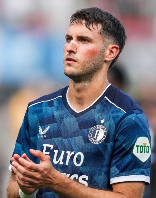 Giménez durante un partido de Feyenoord