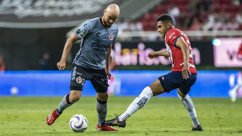 Carlos González en el encuentro frente a las Chivas