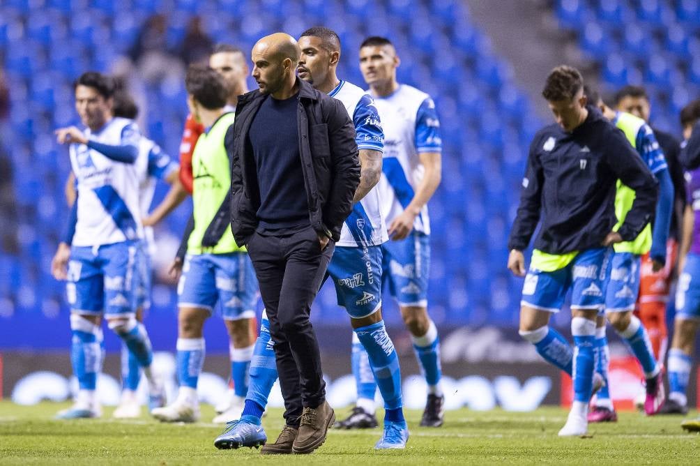 Eduardo Arce presentó su renuncia como entrenador del Puebla 