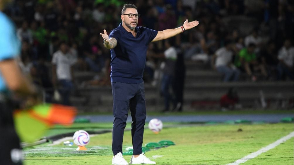 Antonio Mohamed durante el encuentro ante Juárez