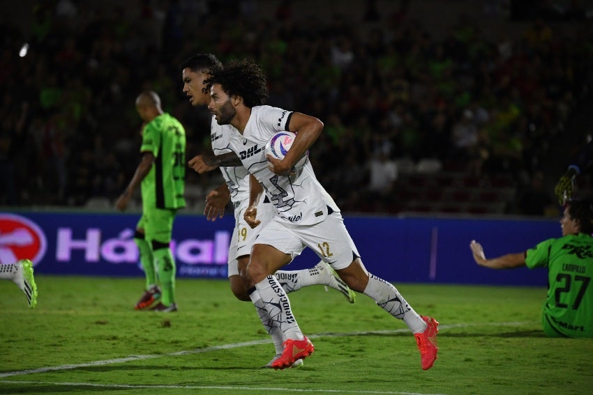 César Huerta en el partido contra Juárez