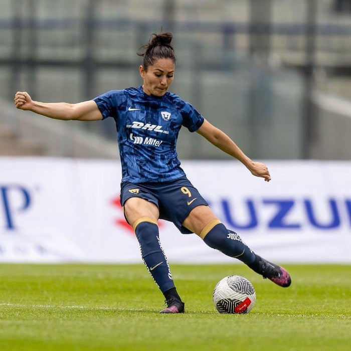 Desirée Monsiváis entrenando con Pumas Femenil 