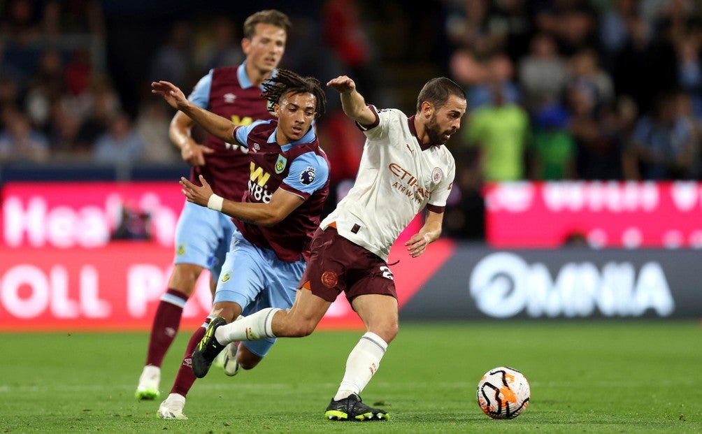 Bernardo Silva haciendo un regate 