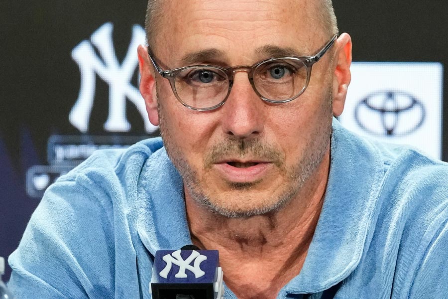 Brian Cashman en conferencia