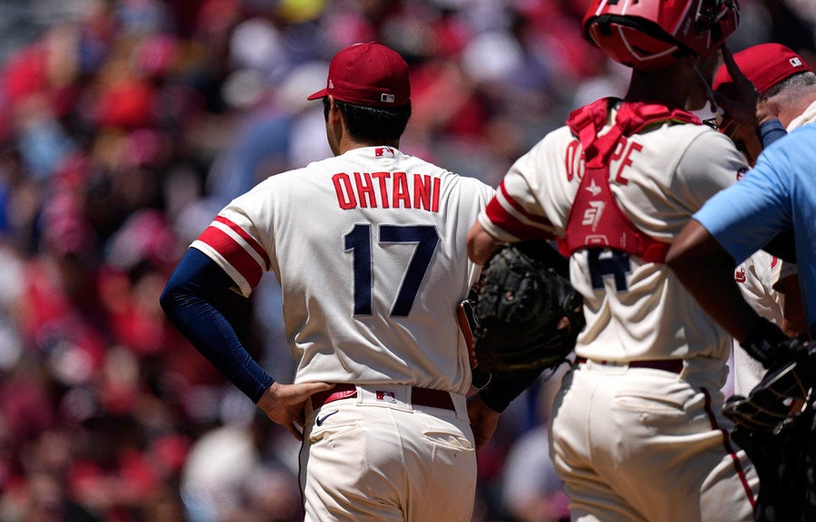 El japonés sale del juego ante los Reds