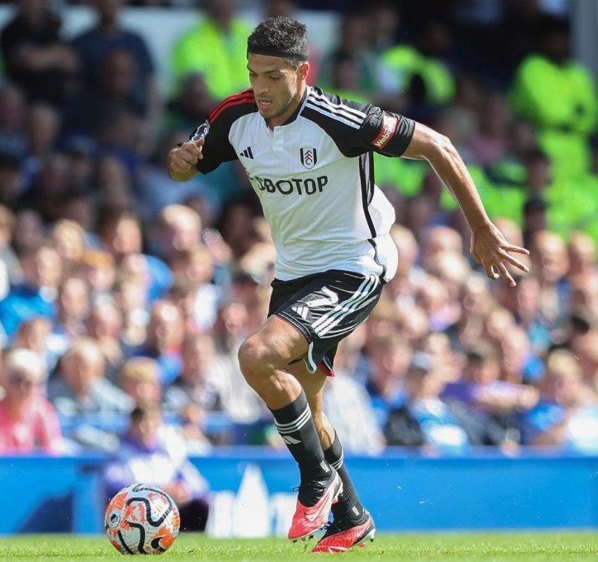 Raúl Jiménez en su debut con Fulham