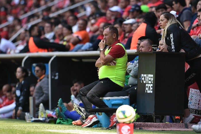 Lillini dirigiendo en la Liga MX 